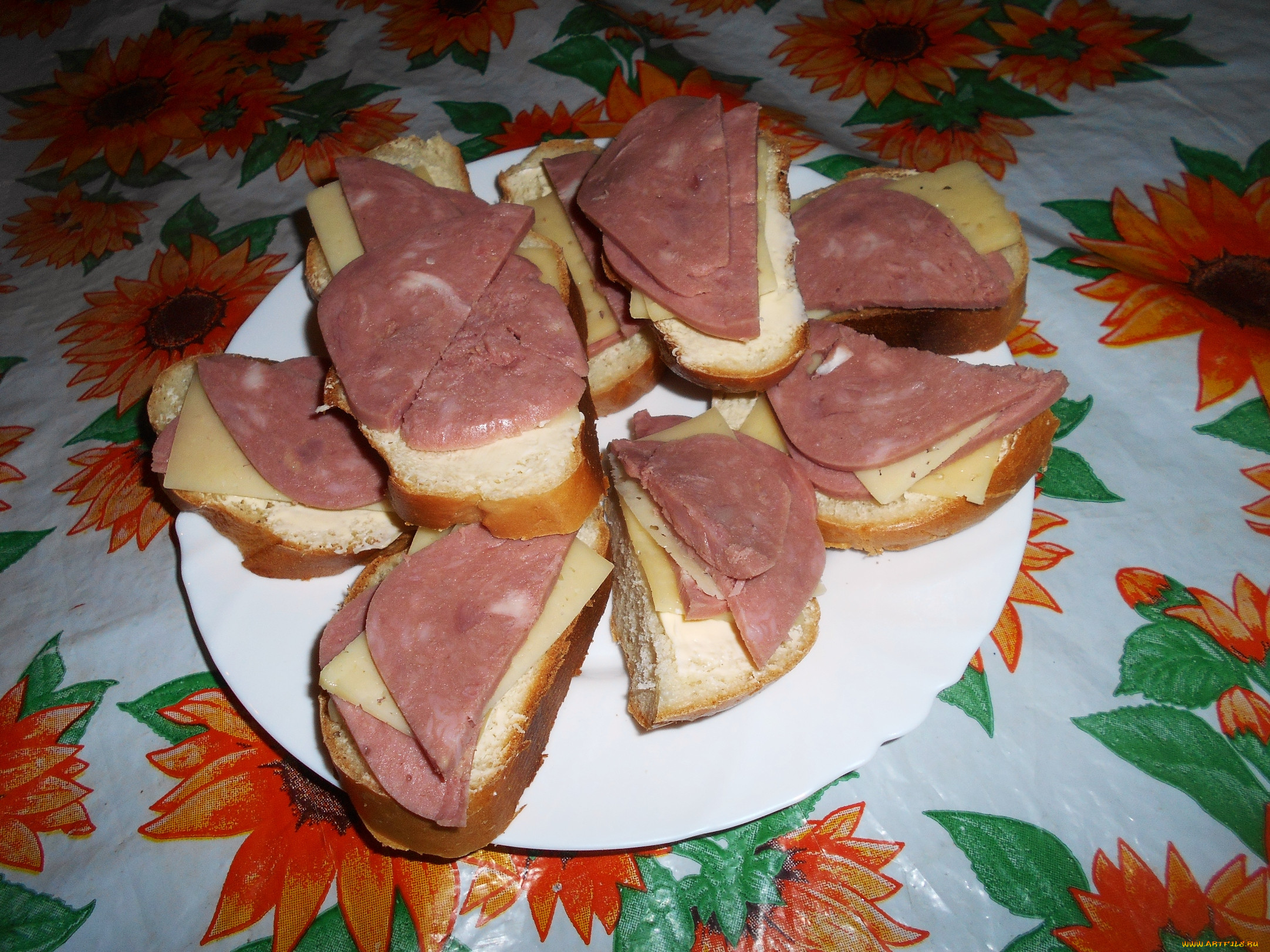 Бутерброд с квадратной колбасой